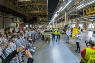 致敬奮斗者，筆墨繪東風(fēng) 中視協(xié)文藝志愿者走進(jìn)東風(fēng)商用車(chē)采風(fēng)創(chuàng)作側(cè)記